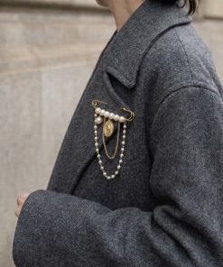 Alternative view of İncili Yaka İğnesi